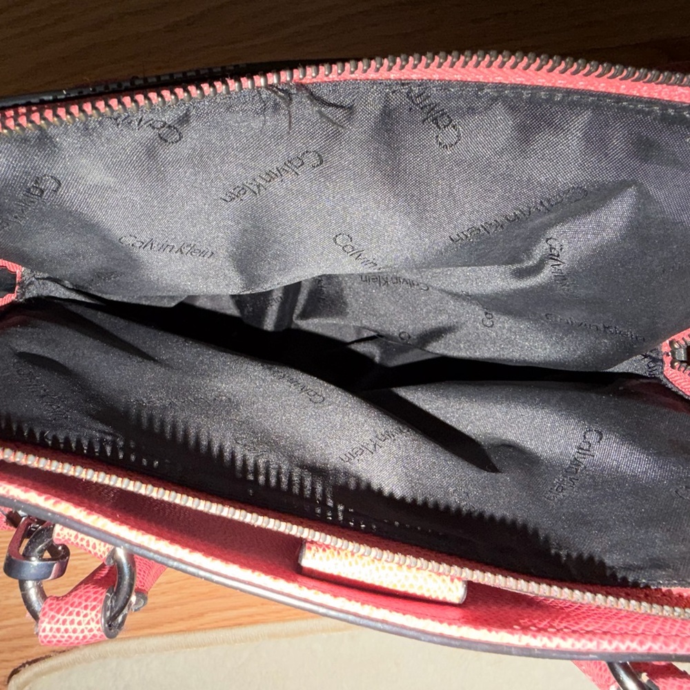 Elegant Pink Calvin Klein Handbag - Picture 3 of 5